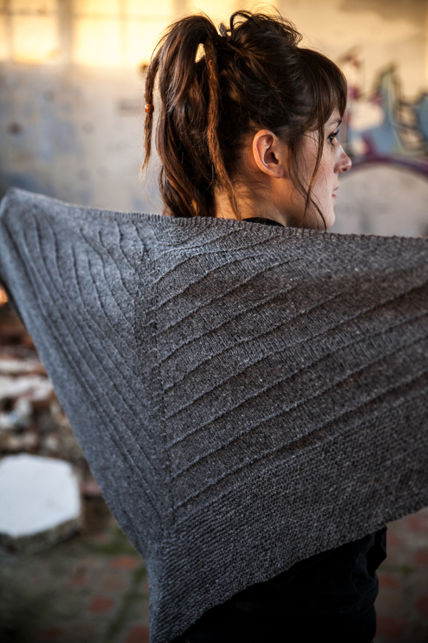 Z Shawl - An urban shawl for those surviving a zombies invasion